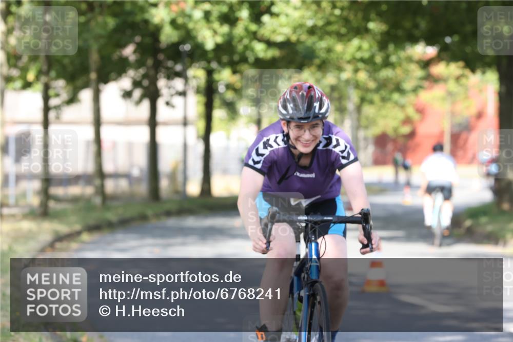11.08.2024 - GEWOBA Citytriathlon Bremen H.Heesch http://msf.ph/oto/6768241 11.08.2024 10:22:51 Radfahren 26, 47, 48, 94, 102 meine-sportfotos.de