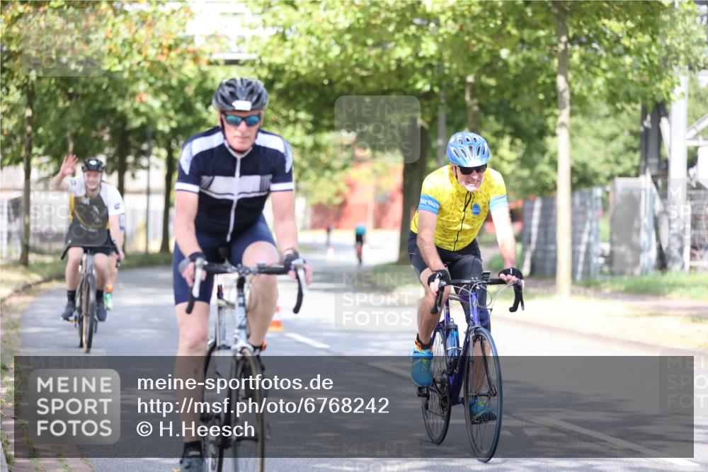 11.08.2024 - GEWOBA Citytriathlon Bremen H.Heesch http://msf.ph/oto/6768242 11.08.2024 10:40:33 Radfahren 9, 26, 27, 38, 42, 55, 64, 66, 71 meine-sportfotos.de