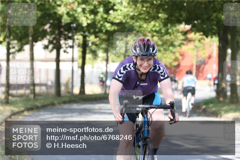 11.08.2024 - GEWOBA Citytriathlon Bremen H.Heesch http://msf.ph/oto/6768246 11.08.2024 10:22:51 Radfahren 26, 47, 48, 94, 102 meine-sportfotos.de
