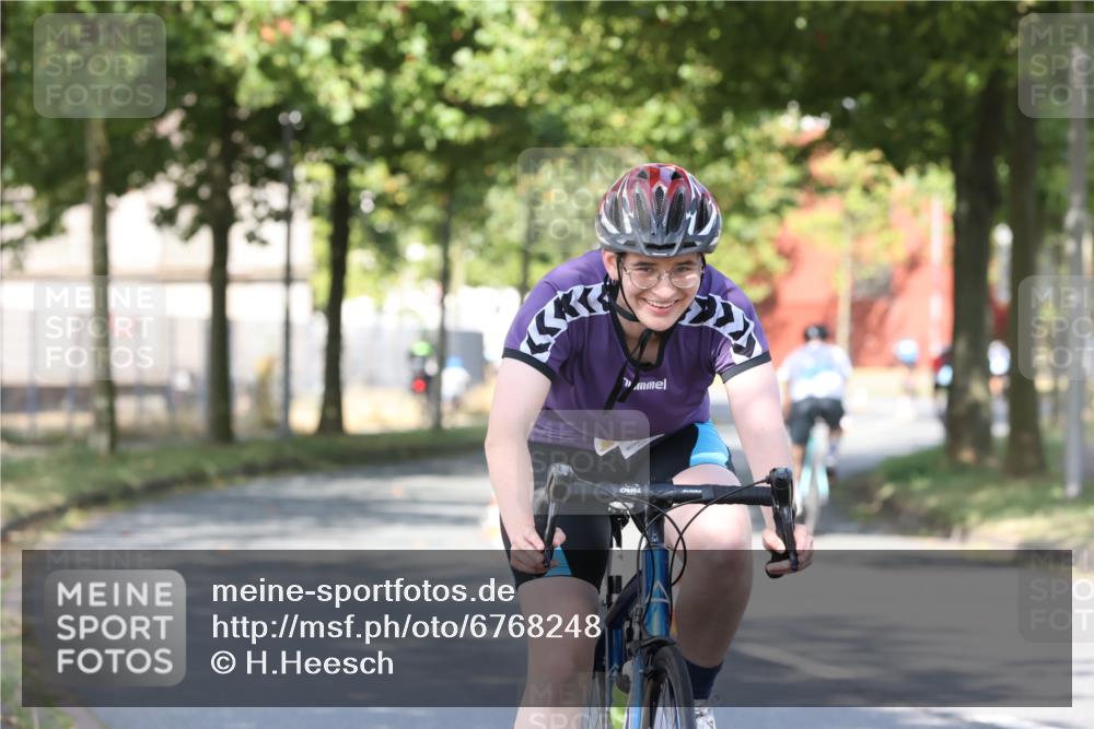 11.08.2024 - GEWOBA Citytriathlon Bremen H.Heesch http://msf.ph/oto/6768248 11.08.2024 10:22:51 Radfahren 26, 47, 48, 94, 102 meine-sportfotos.de
