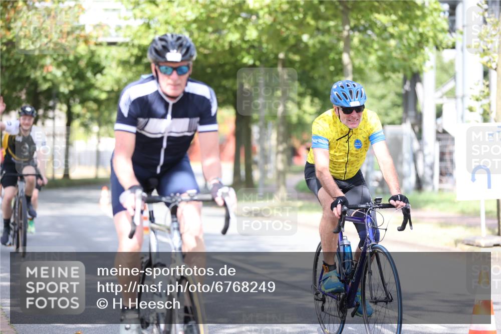 11.08.2024 - GEWOBA Citytriathlon Bremen H.Heesch http://msf.ph/oto/6768249 11.08.2024 10:40:33 Radfahren 9, 26, 27, 38, 42, 55, 64, 66, 71 meine-sportfotos.de