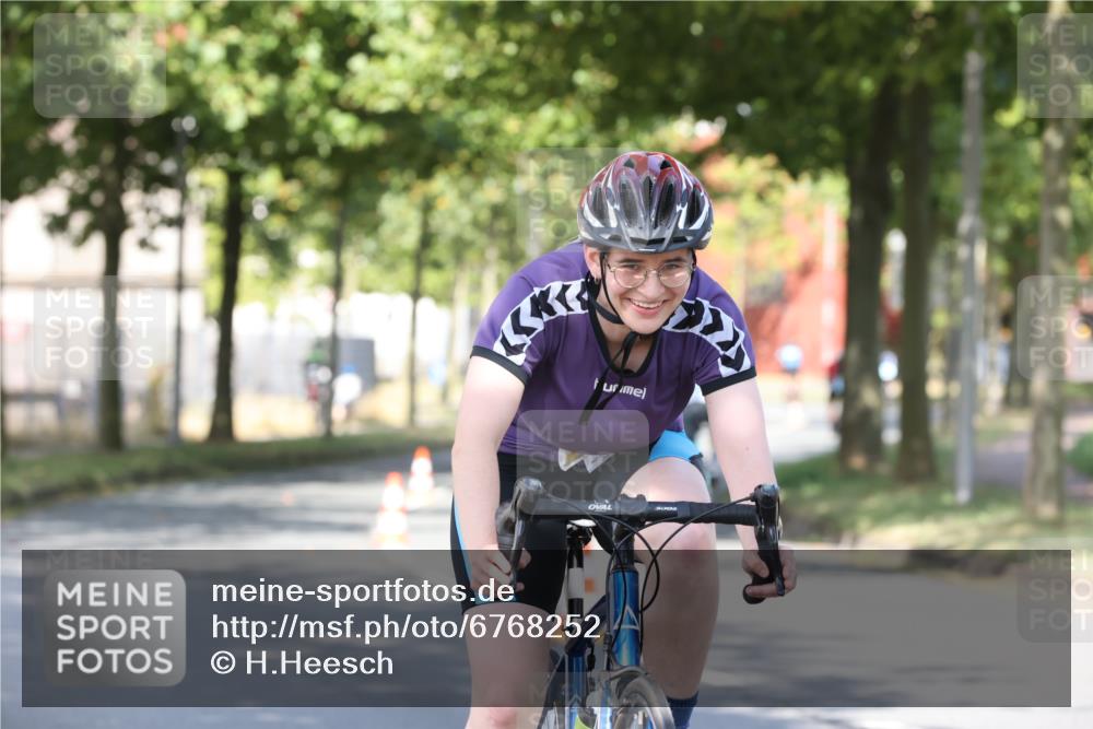 11.08.2024 - GEWOBA Citytriathlon Bremen H.Heesch http://msf.ph/oto/6768252 11.08.2024 10:22:51 Radfahren 26, 47, 48, 94, 102 meine-sportfotos.de