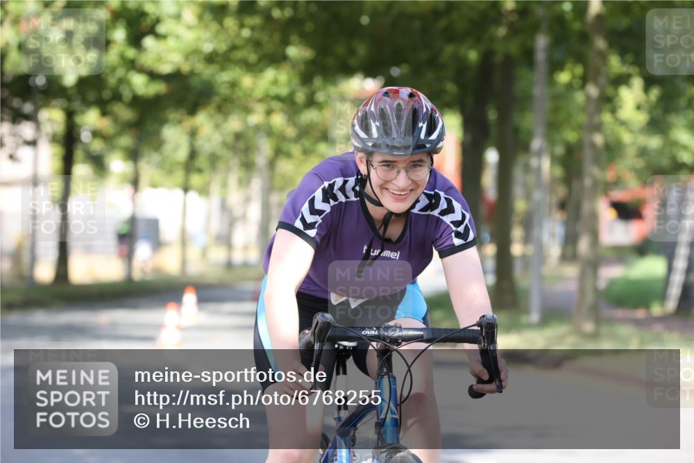 11.08.2024 - GEWOBA Citytriathlon Bremen H.Heesch http://msf.ph/oto/6768255 11.08.2024 10:22:51 Radfahren 26, 47, 48, 94, 102 meine-sportfotos.de