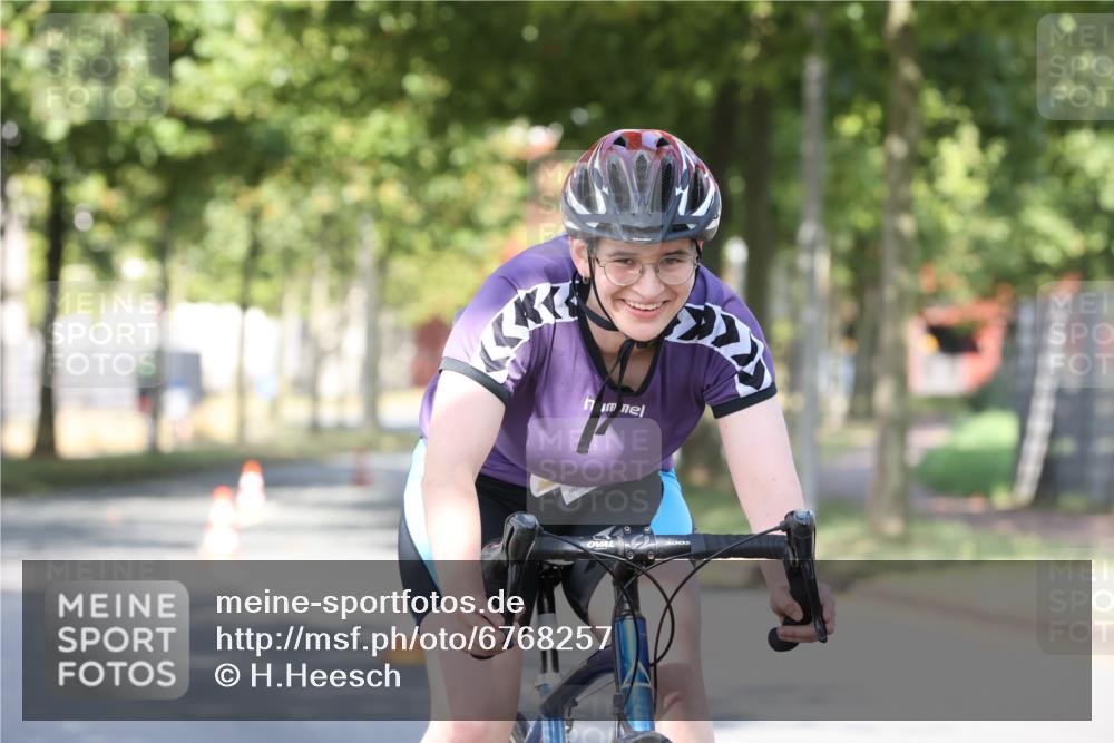 11.08.2024 - GEWOBA Citytriathlon Bremen H.Heesch http://msf.ph/oto/6768257 11.08.2024 10:22:51 Radfahren 26, 47, 48, 94, 102 meine-sportfotos.de