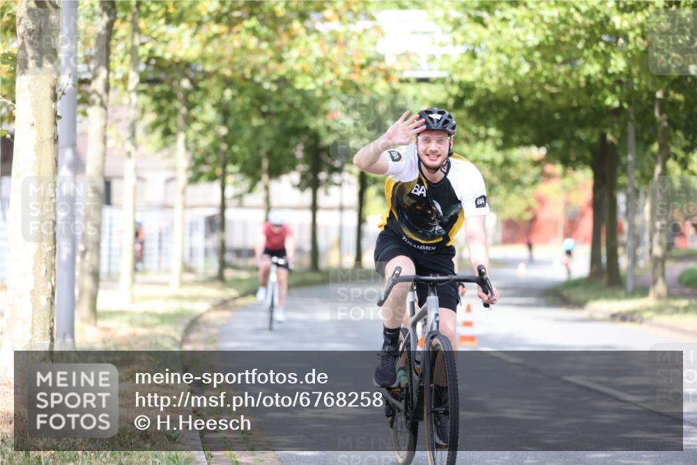 11.08.2024 - GEWOBA Citytriathlon Bremen H.Heesch http://msf.ph/oto/6768258 11.08.2024 10:40:34 Radfahren 9, 26, 27, 38, 42, 55, 64, 66, 71 meine-sportfotos.de