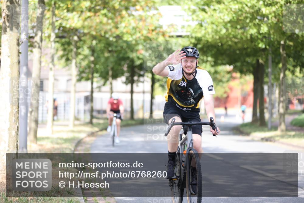 11.08.2024 - GEWOBA Citytriathlon Bremen H.Heesch http://msf.ph/oto/6768260 11.08.2024 10:40:34 Radfahren 9, 26, 27, 38, 42, 55, 64, 66, 71 meine-sportfotos.de