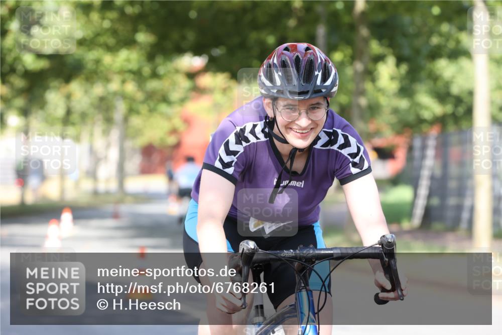 11.08.2024 - GEWOBA Citytriathlon Bremen H.Heesch http://msf.ph/oto/6768261 11.08.2024 10:22:52 Radfahren 5, 26, 47, 48, 91, 94, 102 meine-sportfotos.de