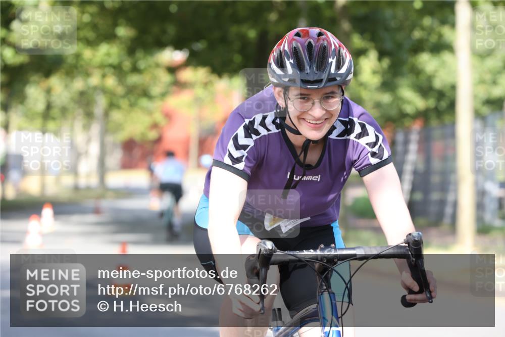 11.08.2024 - GEWOBA Citytriathlon Bremen H.Heesch http://msf.ph/oto/6768262 11.08.2024 10:22:52 Radfahren 5, 26, 47, 48, 91, 94, 102 meine-sportfotos.de