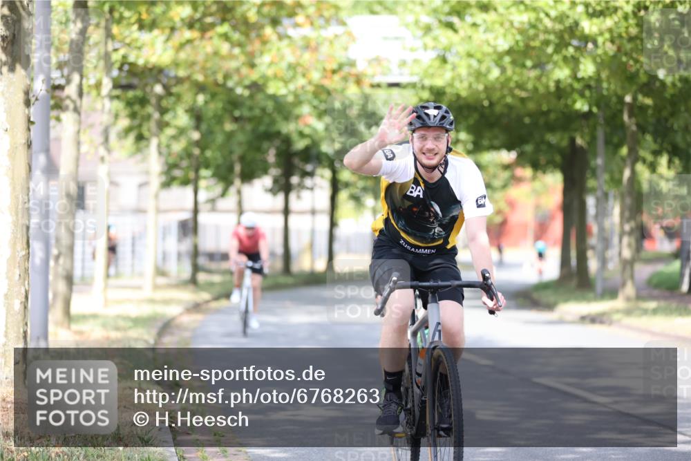 11.08.2024 - GEWOBA Citytriathlon Bremen H.Heesch http://msf.ph/oto/6768263 11.08.2024 10:40:34 Radfahren 9, 26, 27, 38, 42, 55, 64, 66, 71 meine-sportfotos.de