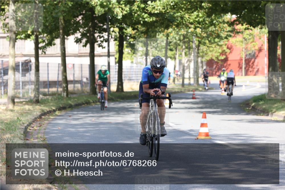 11.08.2024 - GEWOBA Citytriathlon Bremen H.Heesch http://msf.ph/oto/6768266 11.08.2024 10:23:02 Radfahren 5, 47, 48, 91, 102 meine-sportfotos.de