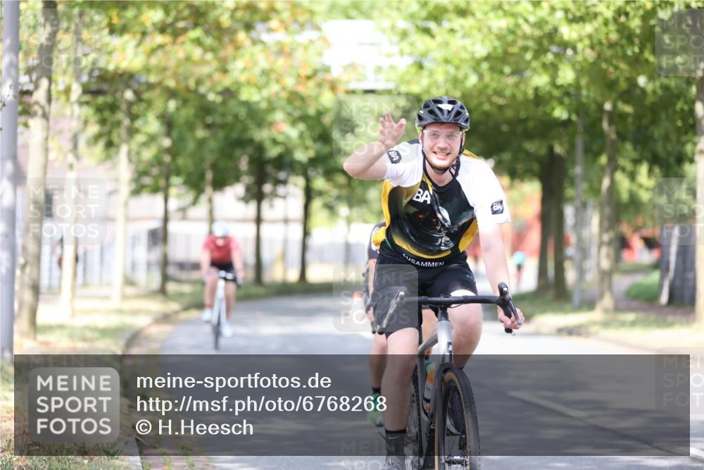 11.08.2024 - GEWOBA Citytriathlon Bremen H.Heesch http://msf.ph/oto/6768268 11.08.2024 10:40:34 Radfahren 9, 26, 27, 38, 42, 55, 64, 66, 71 meine-sportfotos.de