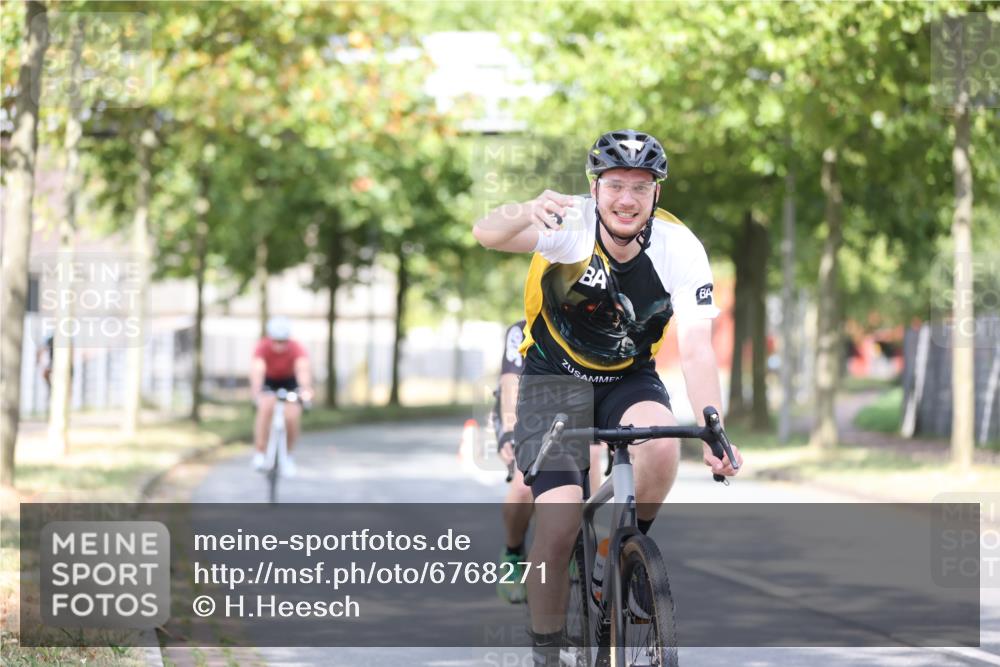 11.08.2024 - GEWOBA Citytriathlon Bremen H.Heesch http://msf.ph/oto/6768271 11.08.2024 10:40:34 Radfahren 9, 26, 27, 38, 42, 55, 64, 66, 71 meine-sportfotos.de