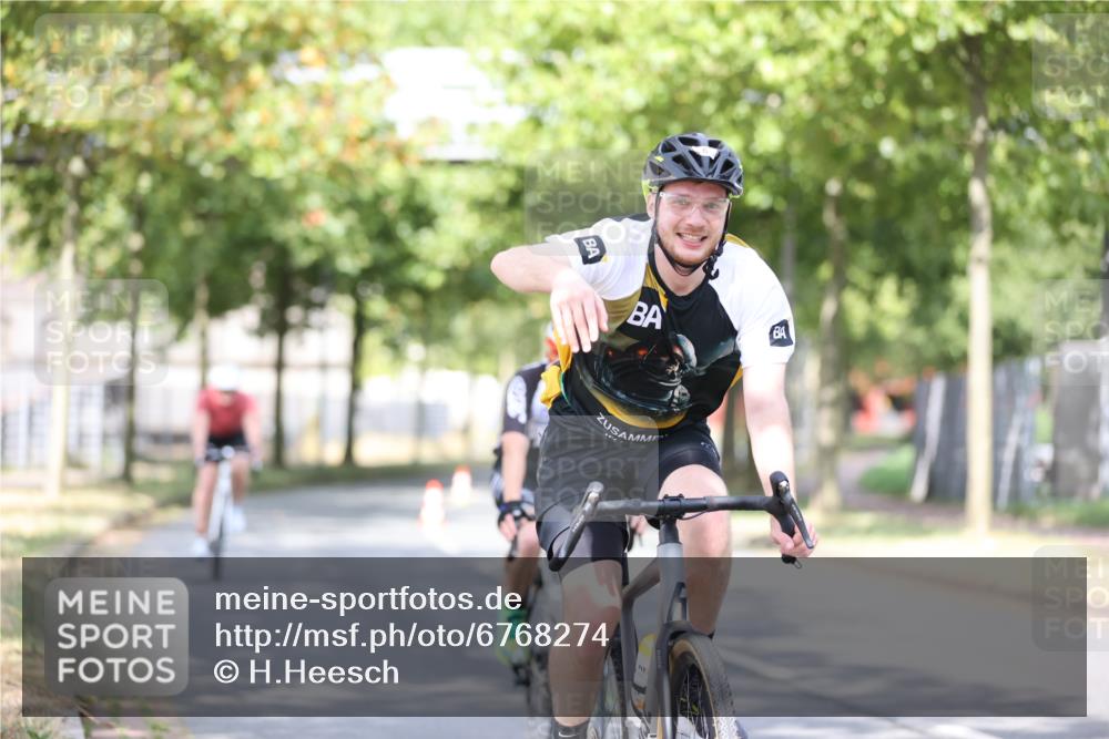 11.08.2024 - GEWOBA Citytriathlon Bremen H.Heesch http://msf.ph/oto/6768274 11.08.2024 10:40:34 Radfahren 9, 26, 27, 38, 42, 55, 64, 66, 71 meine-sportfotos.de