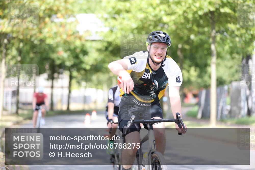11.08.2024 - GEWOBA Citytriathlon Bremen H.Heesch http://msf.ph/oto/6768275 11.08.2024 10:40:34 Radfahren 9, 26, 27, 38, 42, 55, 64, 66, 71 meine-sportfotos.de