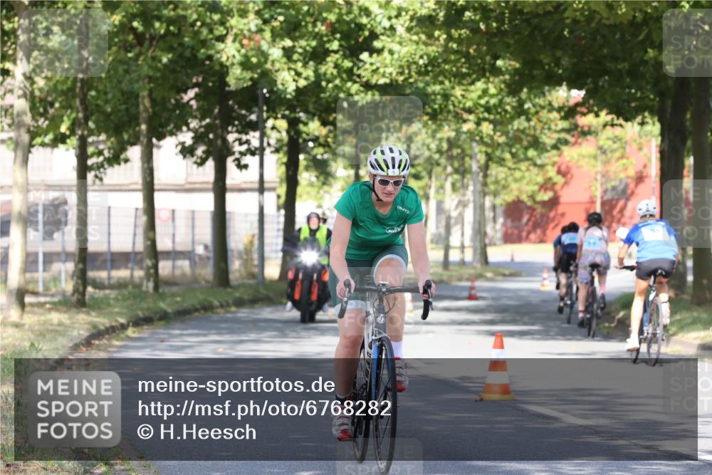 11.08.2024 - GEWOBA Citytriathlon Bremen H.Heesch http://msf.ph/oto/6768282 11.08.2024 10:23:06 Radfahren 5, 91 meine-sportfotos.de