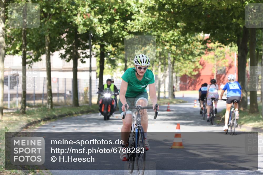 11.08.2024 - GEWOBA Citytriathlon Bremen H.Heesch http://msf.ph/oto/6768283 11.08.2024 10:23:06 Radfahren 5, 91 meine-sportfotos.de