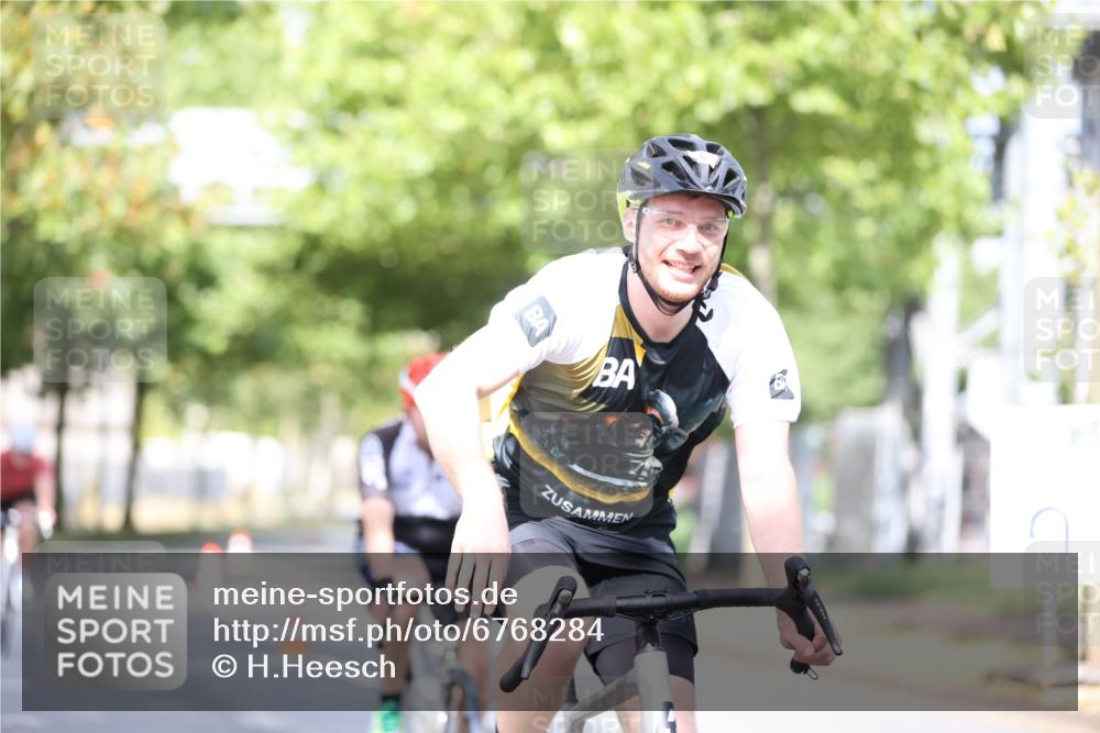11.08.2024 - GEWOBA Citytriathlon Bremen H.Heesch http://msf.ph/oto/6768284 11.08.2024 10:40:34 Radfahren 9, 26, 27, 38, 42, 55, 64, 66, 71 meine-sportfotos.de