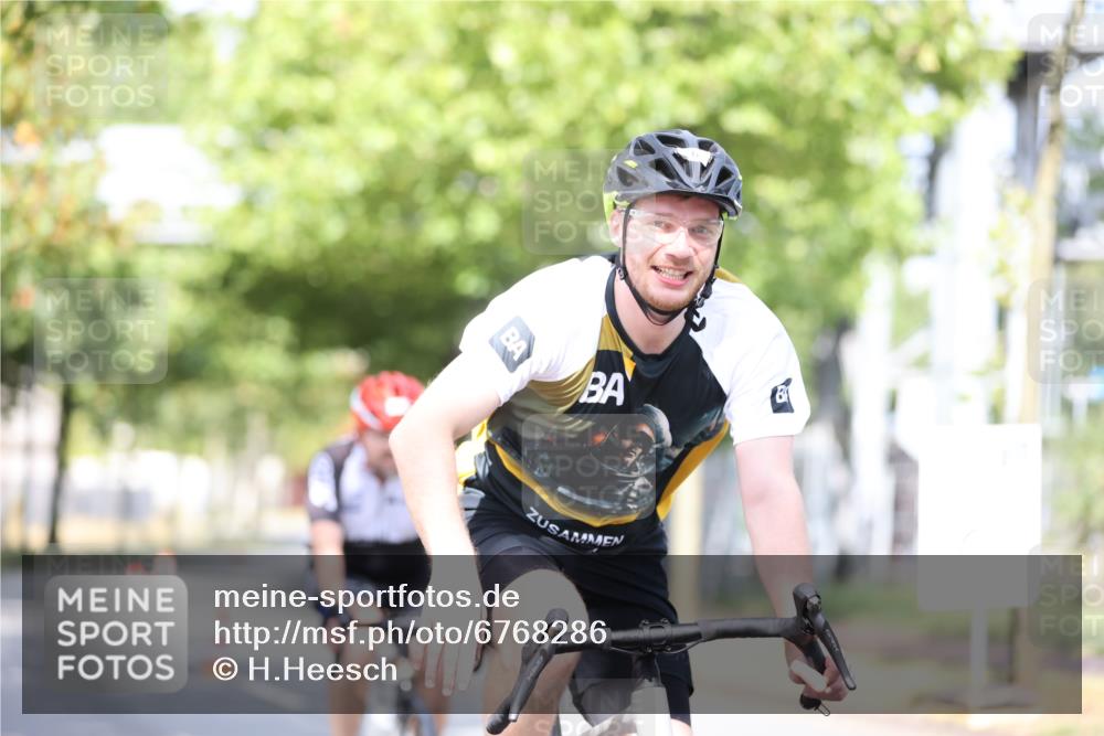 11.08.2024 - GEWOBA Citytriathlon Bremen H.Heesch http://msf.ph/oto/6768286 11.08.2024 10:40:34 Radfahren 9, 26, 27, 38, 42, 55, 64, 66, 71 meine-sportfotos.de