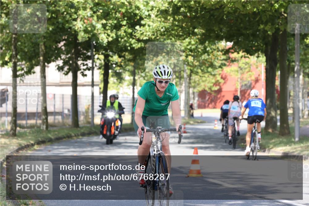 11.08.2024 - GEWOBA Citytriathlon Bremen H.Heesch http://msf.ph/oto/6768287 11.08.2024 10:23:06 Radfahren 5, 91 meine-sportfotos.de