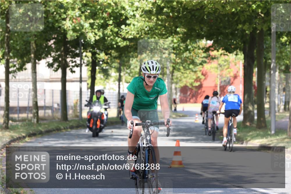 11.08.2024 - GEWOBA Citytriathlon Bremen H.Heesch http://msf.ph/oto/6768288 11.08.2024 10:23:06 Radfahren 5, 91 meine-sportfotos.de