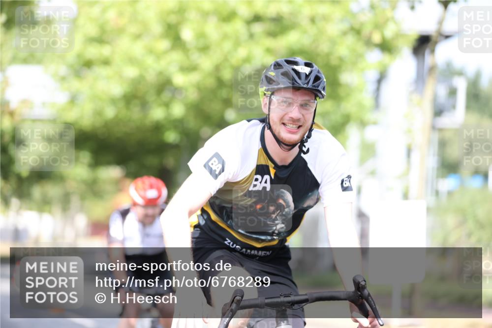 11.08.2024 - GEWOBA Citytriathlon Bremen H.Heesch http://msf.ph/oto/6768289 11.08.2024 10:40:35 Radfahren 9, 26, 27, 38, 42, 55, 64, 66, 71 meine-sportfotos.de