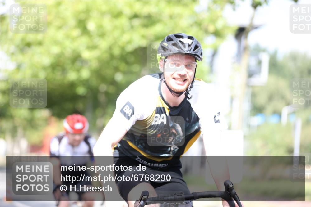 11.08.2024 - GEWOBA Citytriathlon Bremen H.Heesch http://msf.ph/oto/6768290 11.08.2024 10:40:35 Radfahren 9, 26, 27, 38, 42, 55, 64, 66, 71 meine-sportfotos.de