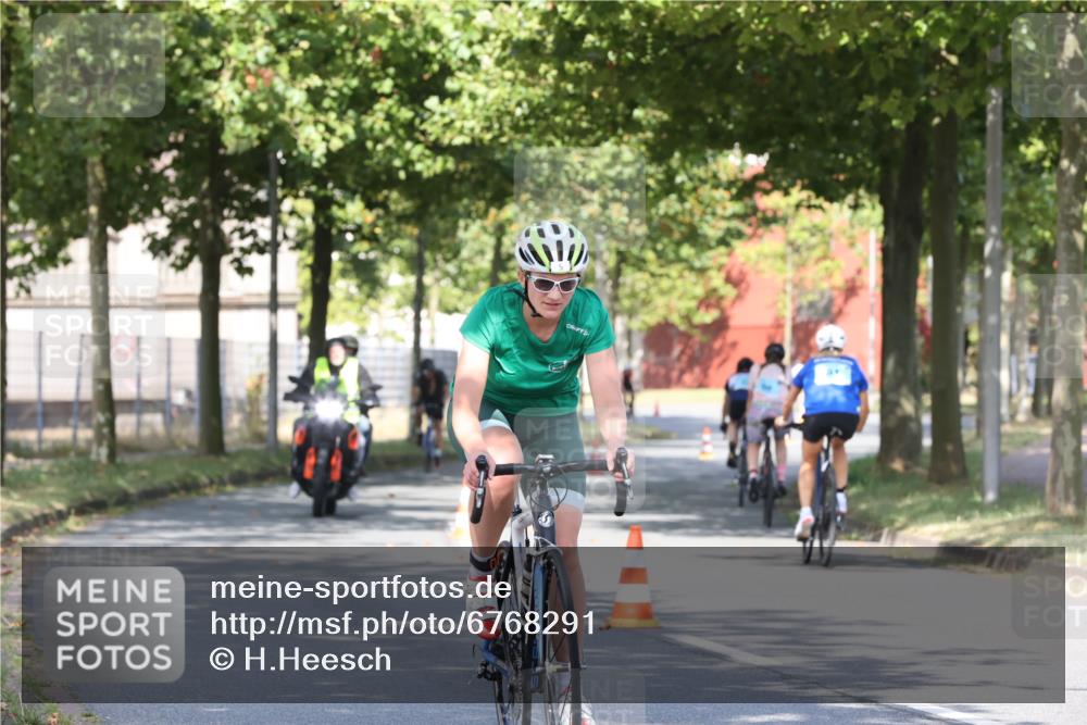 11.08.2024 - GEWOBA Citytriathlon Bremen H.Heesch http://msf.ph/oto/6768291 11.08.2024 10:23:06 Radfahren 5, 91 meine-sportfotos.de