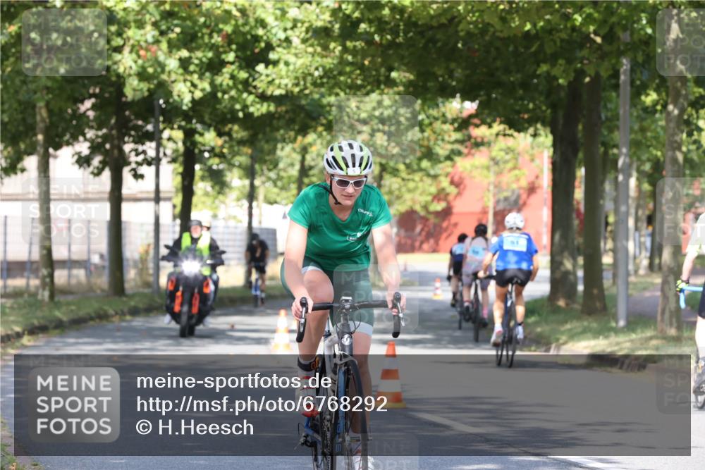 11.08.2024 - GEWOBA Citytriathlon Bremen H.Heesch http://msf.ph/oto/6768292 11.08.2024 10:23:06 Radfahren 5, 91 meine-sportfotos.de
