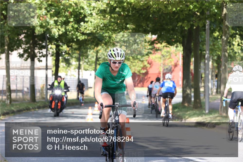 11.08.2024 - GEWOBA Citytriathlon Bremen H.Heesch http://msf.ph/oto/6768294 11.08.2024 10:23:06 Radfahren 5, 91 meine-sportfotos.de