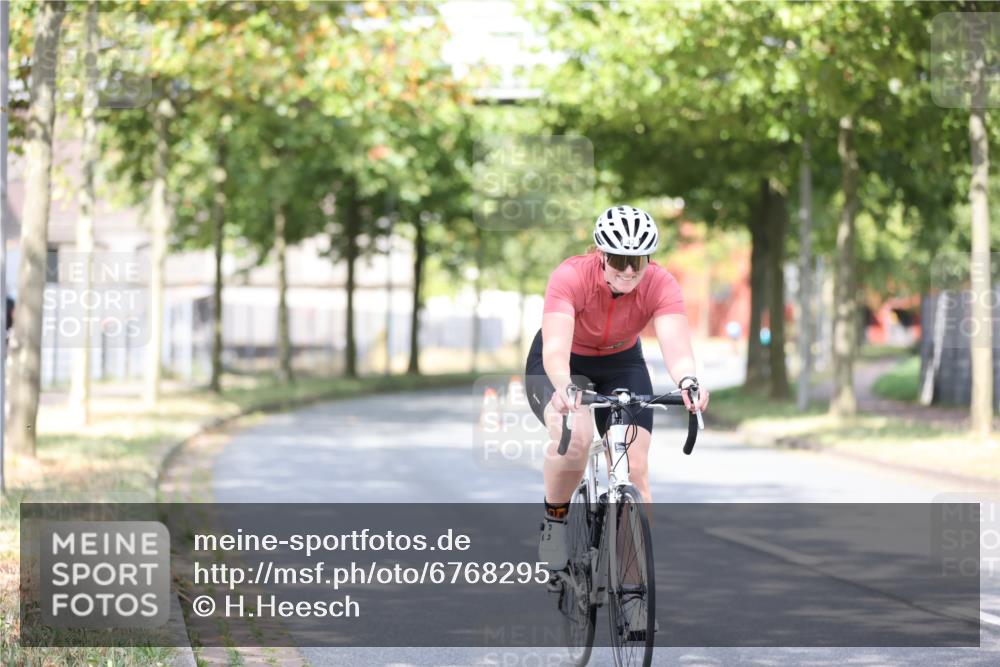 11.08.2024 - GEWOBA Citytriathlon Bremen H.Heesch http://msf.ph/oto/6768295 11.08.2024 10:40:36 Radfahren 9, 26, 27, 38, 42, 55, 64, 66, 71 meine-sportfotos.de