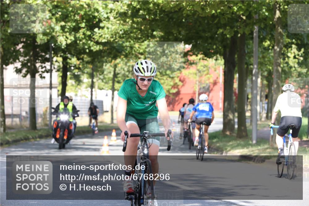 11.08.2024 - GEWOBA Citytriathlon Bremen H.Heesch http://msf.ph/oto/6768296 11.08.2024 10:23:06 Radfahren 5, 91 meine-sportfotos.de