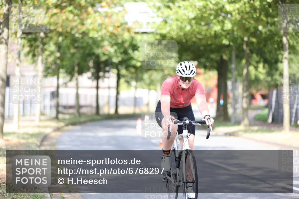 11.08.2024 - GEWOBA Citytriathlon Bremen H.Heesch http://msf.ph/oto/6768297 11.08.2024 10:40:36 Radfahren 9, 26, 27, 38, 42, 55, 64, 66, 71 meine-sportfotos.de