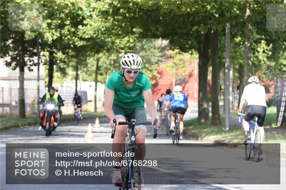11.08.2024 - GEWOBA Citytriathlon Bremen H.Heesch http://msf.ph/oto/6768298 11.08.2024 10:23:06 Radfahren 5, 91 meine-sportfotos.de