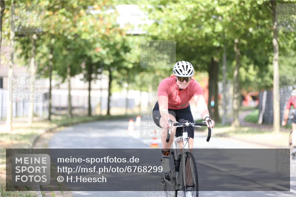 11.08.2024 - GEWOBA Citytriathlon Bremen H.Heesch http://msf.ph/oto/6768299 11.08.2024 10:40:36 Radfahren 9, 26, 27, 38, 42, 55, 64, 66, 71 meine-sportfotos.de
