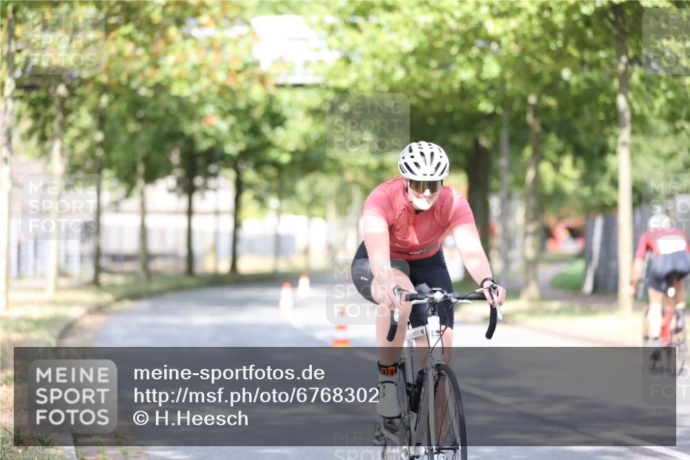 11.08.2024 - GEWOBA Citytriathlon Bremen H.Heesch http://msf.ph/oto/6768302 11.08.2024 10:40:36 Radfahren 9, 26, 27, 38, 42, 55, 64, 66, 71 meine-sportfotos.de