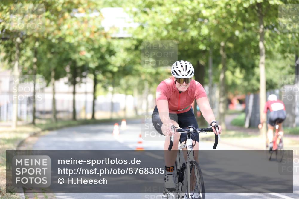11.08.2024 - GEWOBA Citytriathlon Bremen H.Heesch http://msf.ph/oto/6768305 11.08.2024 10:40:36 Radfahren 9, 26, 27, 38, 42, 55, 64, 66, 71 meine-sportfotos.de