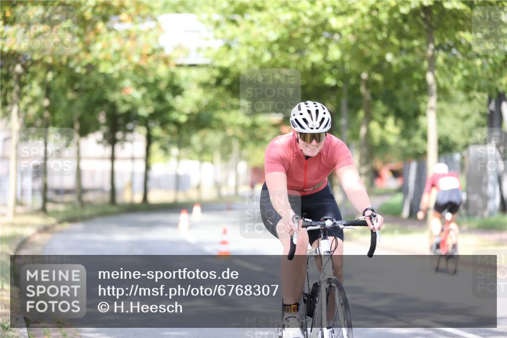 11.08.2024 - GEWOBA Citytriathlon Bremen H.Heesch http://msf.ph/oto/6768307 11.08.2024 10:40:36 Radfahren 9, 26, 27, 38, 42, 55, 64, 66, 71 meine-sportfotos.de