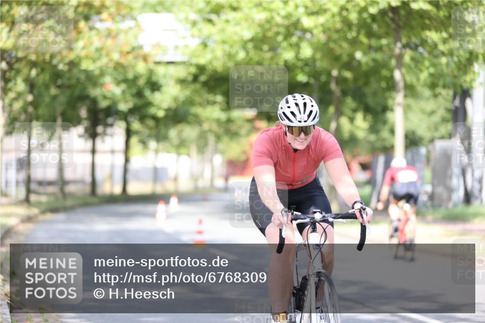 11.08.2024 - GEWOBA Citytriathlon Bremen H.Heesch http://msf.ph/oto/6768309 11.08.2024 10:40:36 Radfahren 9, 26, 27, 38, 42, 55, 64, 66, 71 meine-sportfotos.de