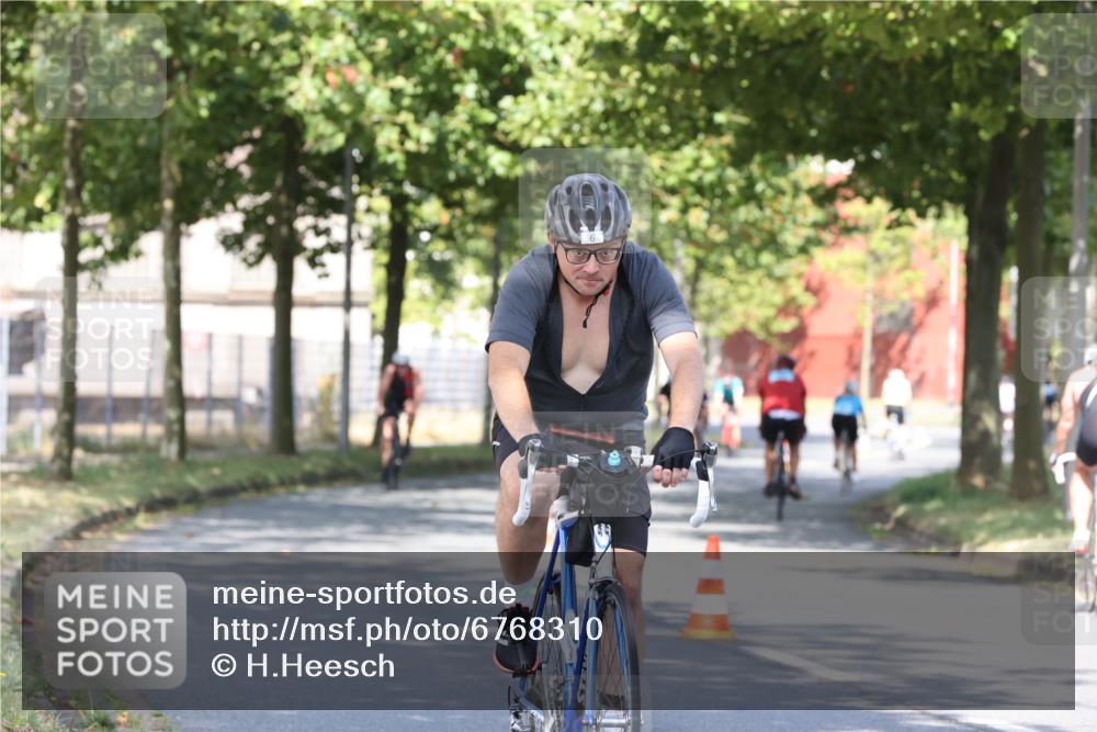 11.08.2024 - GEWOBA Citytriathlon Bremen H.Heesch http://msf.ph/oto/6768310 11.08.2024 10:23:15 Radfahren 5, 15, 38, 49, 66, 84, 91 meine-sportfotos.de
