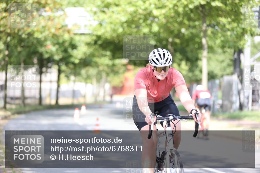 11.08.2024 - GEWOBA Citytriathlon Bremen H.Heesch http://msf.ph/oto/6768311 11.08.2024 10:40:36 Radfahren 9, 26, 27, 38, 42, 55, 64, 66, 71 meine-sportfotos.de