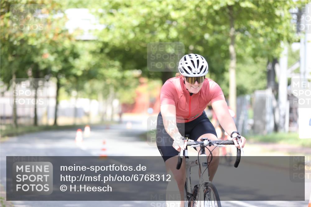 11.08.2024 - GEWOBA Citytriathlon Bremen H.Heesch http://msf.ph/oto/6768312 11.08.2024 10:40:37 Radfahren 9, 26, 27, 38, 42, 55, 64, 66, 71 meine-sportfotos.de