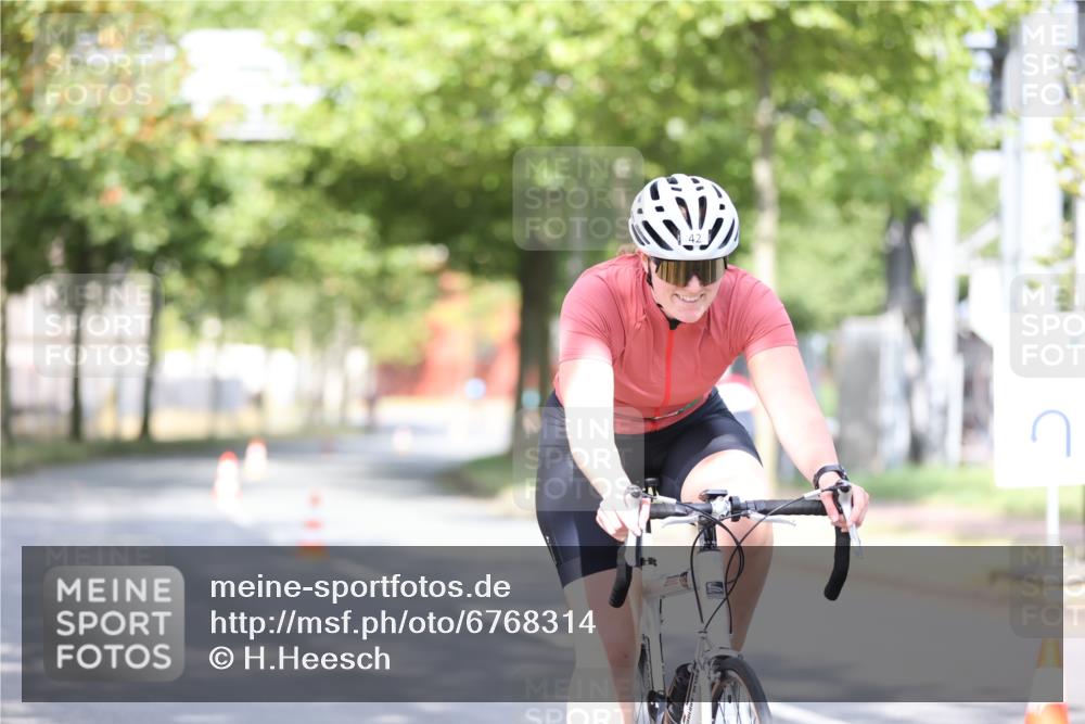 11.08.2024 - GEWOBA Citytriathlon Bremen H.Heesch http://msf.ph/oto/6768314 11.08.2024 10:40:37 Radfahren 9, 26, 27, 38, 42, 55, 64, 66, 71 meine-sportfotos.de