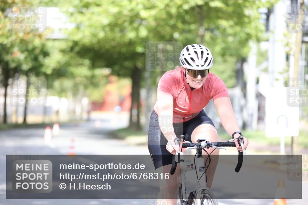 11.08.2024 - GEWOBA Citytriathlon Bremen H.Heesch http://msf.ph/oto/6768316 11.08.2024 10:40:37 Radfahren 9, 26, 27, 38, 42, 55, 64, 66, 71 meine-sportfotos.de