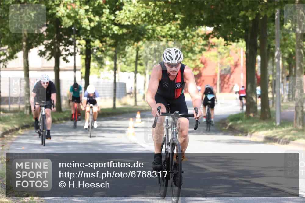 11.08.2024 - GEWOBA Citytriathlon Bremen H.Heesch http://msf.ph/oto/6768317 11.08.2024 10:23:20 Radfahren 15, 35, 38, 49, 66, 84 meine-sportfotos.de