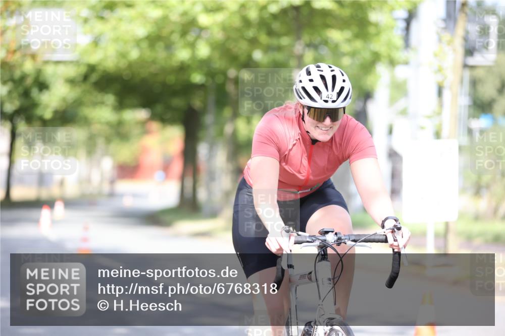 11.08.2024 - GEWOBA Citytriathlon Bremen H.Heesch http://msf.ph/oto/6768318 11.08.2024 10:40:37 Radfahren 9, 26, 27, 38, 42, 55, 64, 66, 71 meine-sportfotos.de