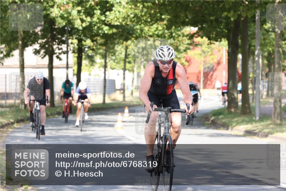 11.08.2024 - GEWOBA Citytriathlon Bremen H.Heesch http://msf.ph/oto/6768319 11.08.2024 10:23:20 Radfahren 15, 35, 38, 49, 66, 84 meine-sportfotos.de