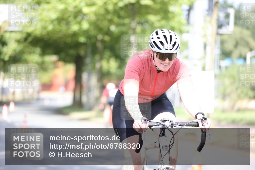 11.08.2024 - GEWOBA Citytriathlon Bremen H.Heesch http://msf.ph/oto/6768320 11.08.2024 10:40:37 Radfahren 9, 26, 27, 38, 42, 55, 64, 66, 71 meine-sportfotos.de