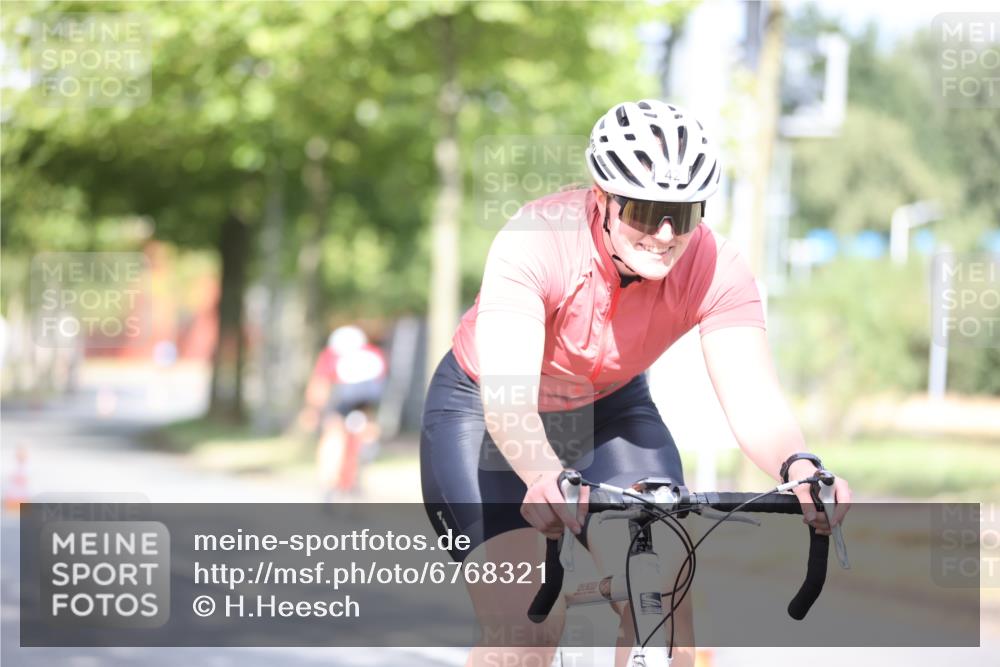 11.08.2024 - GEWOBA Citytriathlon Bremen H.Heesch http://msf.ph/oto/6768321 11.08.2024 10:40:37 Radfahren 9, 26, 27, 38, 42, 55, 64, 66, 71 meine-sportfotos.de
