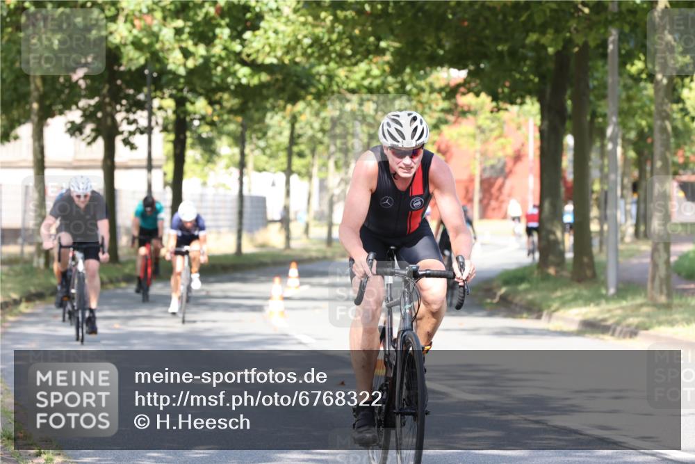 11.08.2024 - GEWOBA Citytriathlon Bremen H.Heesch http://msf.ph/oto/6768322 11.08.2024 10:23:20 Radfahren 15, 35, 38, 49, 66, 84 meine-sportfotos.de