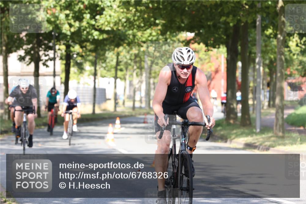 11.08.2024 - GEWOBA Citytriathlon Bremen H.Heesch http://msf.ph/oto/6768326 11.08.2024 10:23:20 Radfahren 15, 35, 38, 49, 66, 84 meine-sportfotos.de